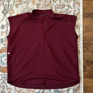 Figs medium short, top slit, pockets on sides